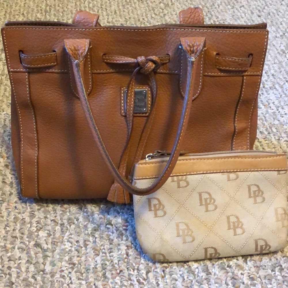 Dooney & bourke purse